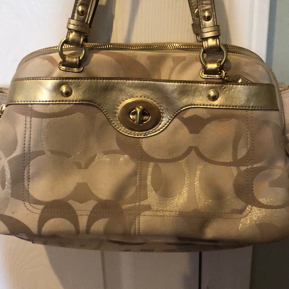 Gold Signature Coach Purse 💛 - Picture 2 of 5